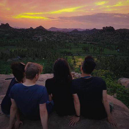 Thilak Home Stay Хампи Екстериор снимка