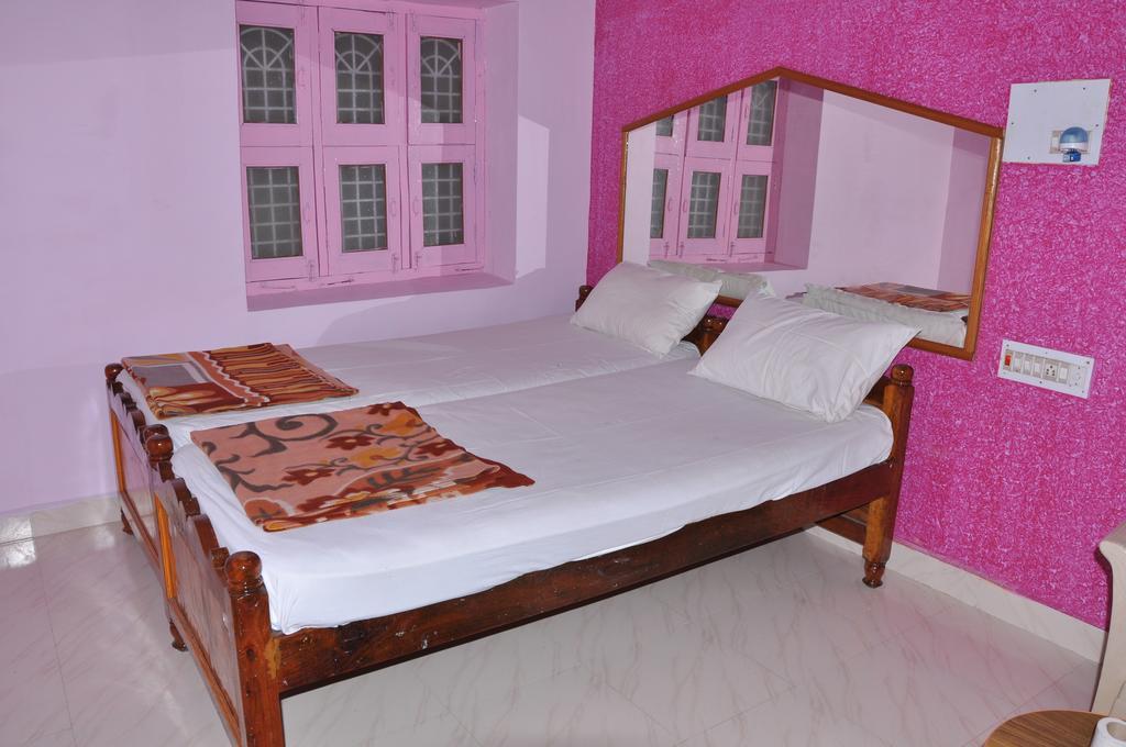 Thilak Home Stay Хампи Екстериор снимка