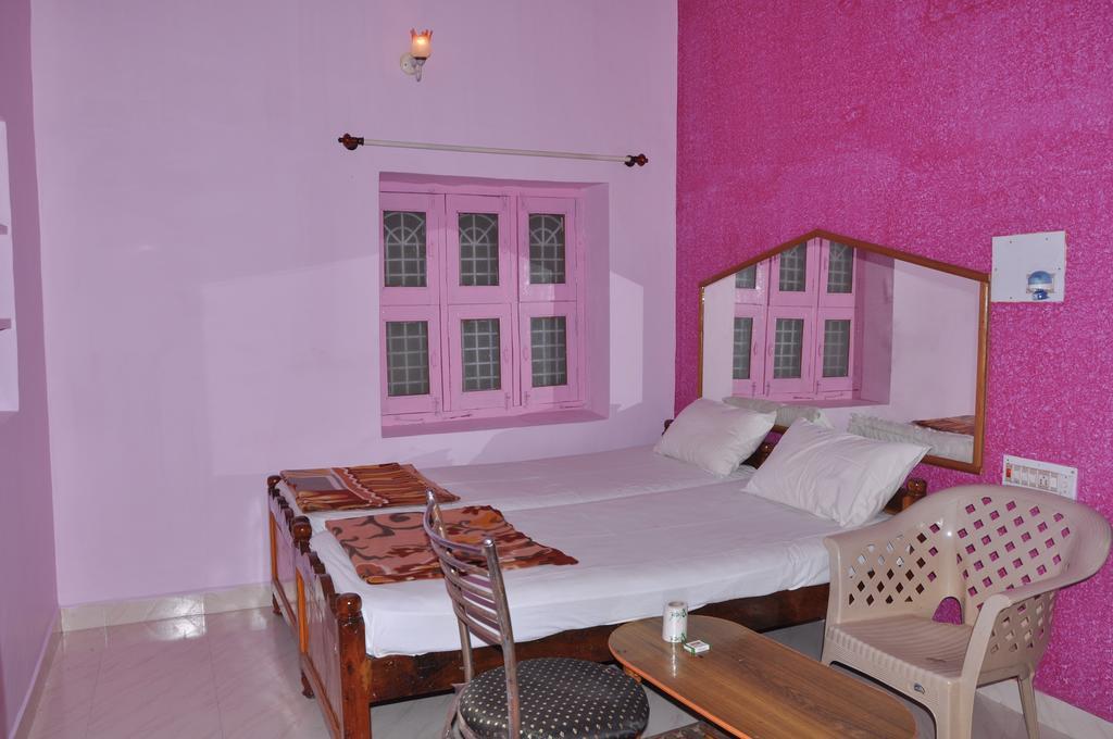 Thilak Home Stay Хампи Екстериор снимка