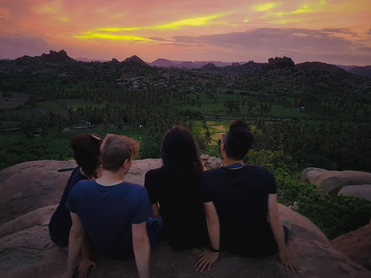 Thilak Home Stay Хампи Екстериор снимка